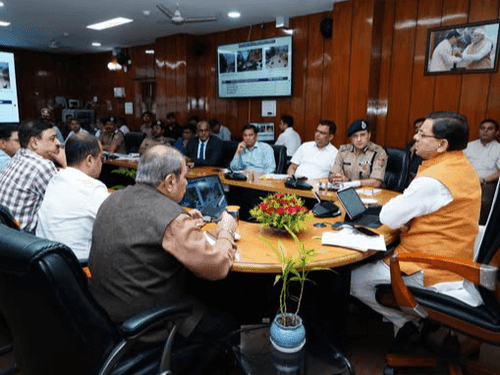 Image for CM Dhami held a meeting on traffic management