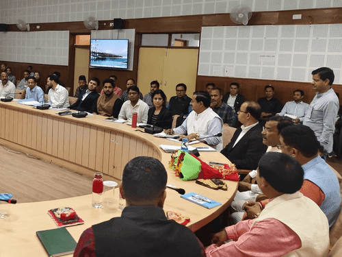 Cabinet Minister Dr Rawat held district level meeting of various departments