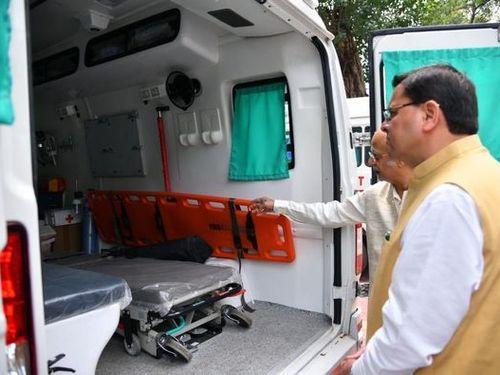 CM Dhami gave green signal to two traveler ambulances equipped with modern technology