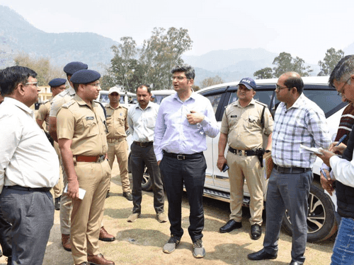 Image for DM Sandeep Tiwari inspected the travel route from Chamoli to Gauchar