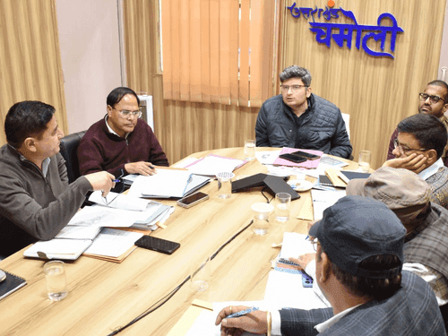 DM Sandeep Tiwari held a meeting of Spring and River Rejuvenation Authority