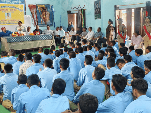 Education Minister Dr. Dhan Singh Rawat distributed books to the students