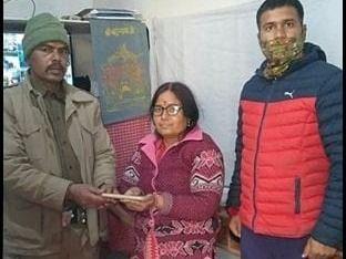 After getting back her lost phone, the woman devotee said thank you to the police