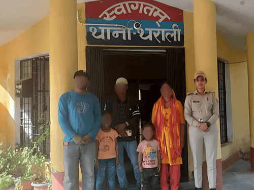 Image for Chamoli Police handed over the missing woman and her children to their relatives