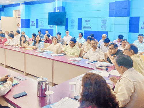 Image for Dr. Dhan Singh Rawat held a meeting of the School Education Department