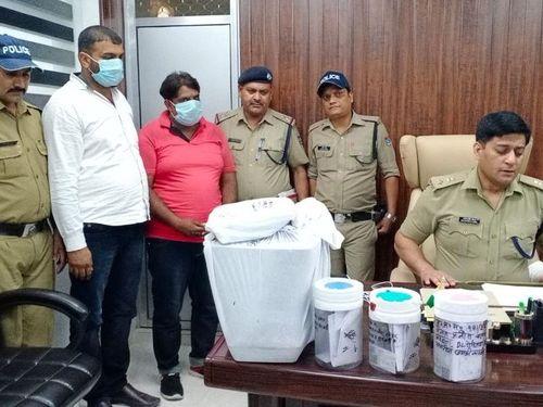 Police arrested 02 accused of brokering