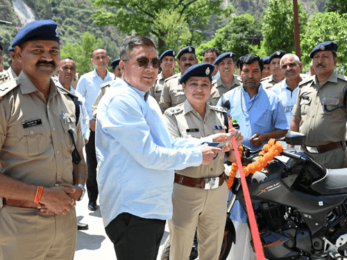Uttarkashi Police receives 10 new motorcycles for patrolling Char Dham Yatra routes