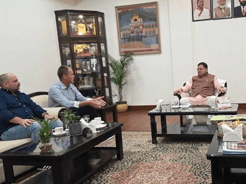 Jayde Hackett meets CM Dhami to discuss promoting adventure tourism in Uttarakhand