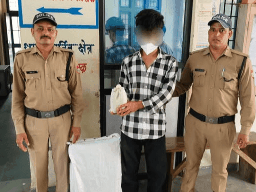 Image for Kapkot Police arrested a person with illegal liquor