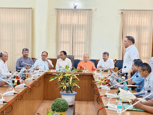 Image for Health Minister Dr. Dhan Singh Rawat reviews health systems in kumaon region