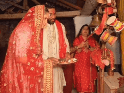 Image for Actress Aarti Singh celebrate her first wedding anniversary at Triyuginarayan Temple