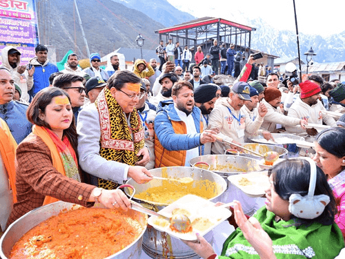 Image for CM Dhami distributed prasad at Kedarnath Dham