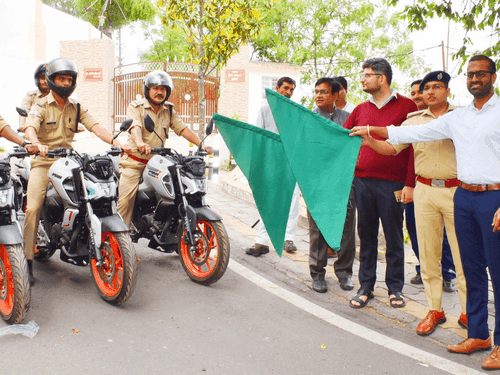 Image for Axis Bank handed over 6 motorcycles to the administration through its CSR fund