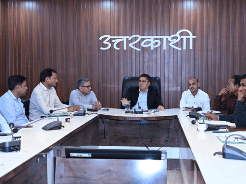 DM Uttarkashi directs measures for effective forest fire prevention and management