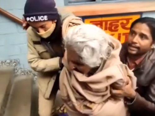 The policeman supported the devotee and got the darshan of Shri Hari