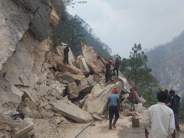 Karnprayag-Tharali-Gwaldam road blocked