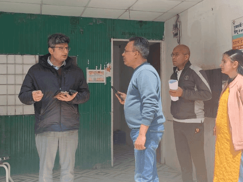 DM Chamoli inspects medical relief point at Pandukeshwar