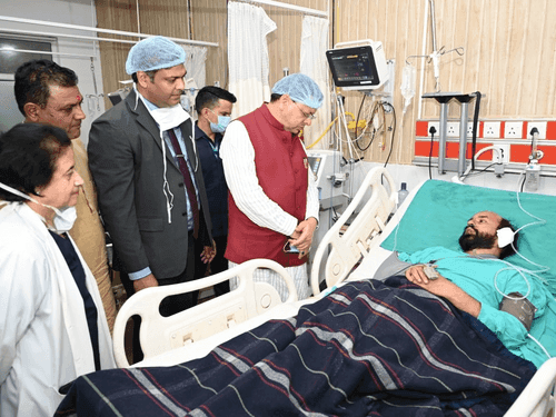 Image for CM Dhami meets 'Rudraprayag Accident Victims' at AIIMS Rishikesh
