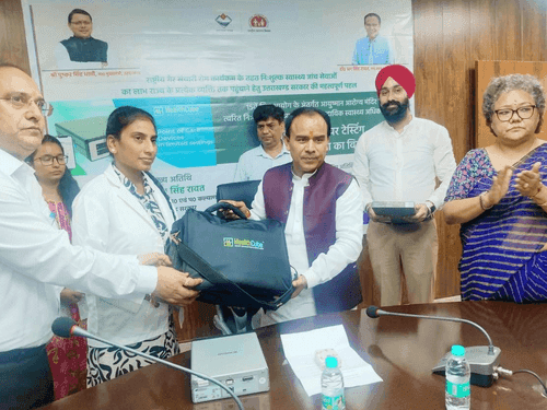 Image for Cabinet Minister Dr. Dhan Singh Rawat distributes POCT devices to Health Officers