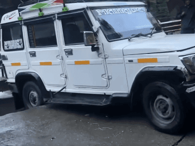 Image for Ground subsidence at Sonprayag shuttle parking, two vehicles safely recovered