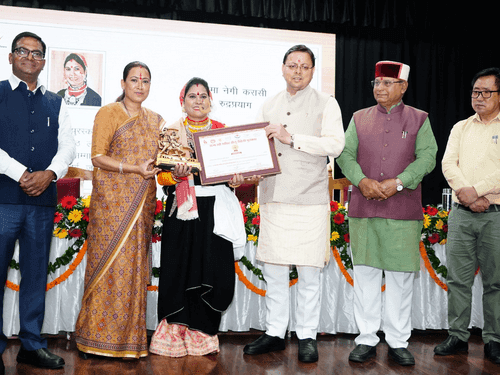 Image for CM Dhami presented Teelu Rauteli Award to women for their remarkable contributions