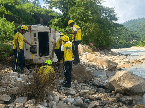 Image for Bolero accident in Bageshwar, three injured rescued