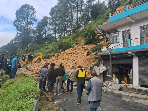 Image for Major accident in Pithoragarh, house collapses due to landslide