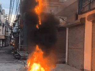 Image for Fire breaks out in electric pole in Haridwar, doused in time by fire unit