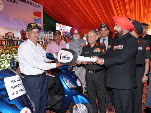 Governor Gurmit Singh participates in "Devbhoomi Mega Ex-Servicemen Rally"