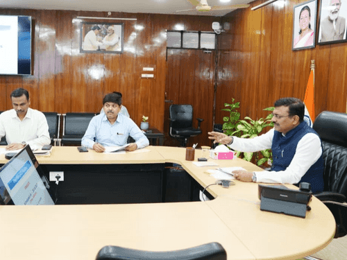 Image for Chief Secretary reviewed PM Shri and Lakhpati Didi schemes