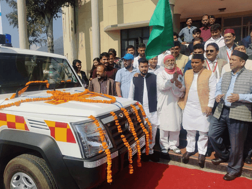 Image for Health Minsiter Dr. Rawat inaugurates Hi-Tech Ambulance at Garhwal University