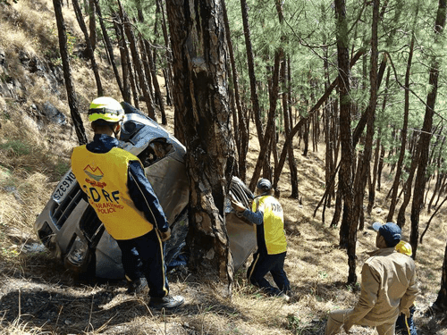 Major road accident in Almora, two lives saved in time