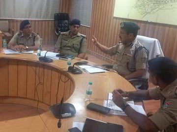 A meeting was held with all the policemen for the upcoming Somvati Amavasya Snan festival.