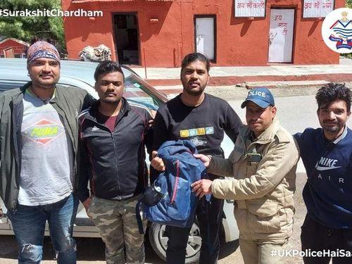 The lost purse was handed over to its owner by the police