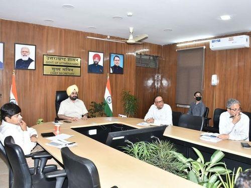 Chief Secretary Dr. S. S. Sandhu held a review meeting of ropeway projects in Uttarakhand at the Secretariat on the previous day.