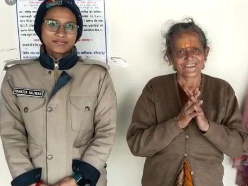 Chamoli Police is the support of elders in Shri Badrinath Dham