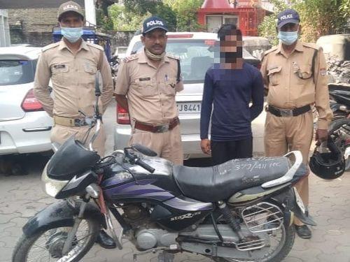 Police arrested the accused who stole a motorcycle