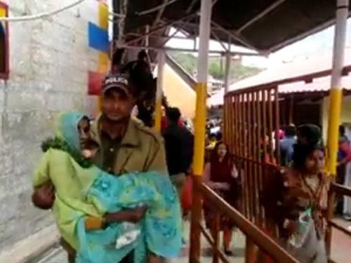 The policeman lifted helpless and elderly woman pilgrims in his lap and did Shri Hari Darshan