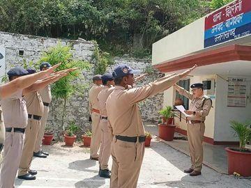 On the occasion of World Tobacco Prohibition Day in District Bageshwar, the oath was taken by the police officers/staff.
