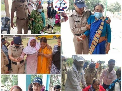Help is given to old and helpless voters by the police in casting their votes