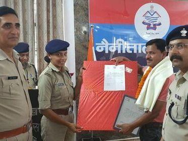 Farewell given by police officers on retirement
