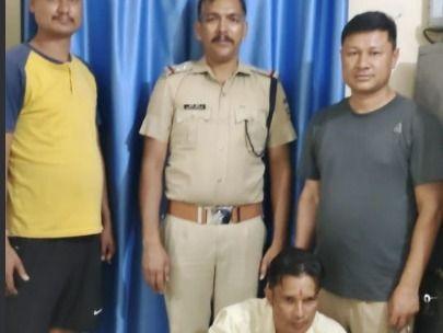 Smuggler arrested with 905 grams of charas