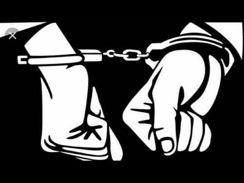 01 accused was arrested with 30 bottles of illegal liquor