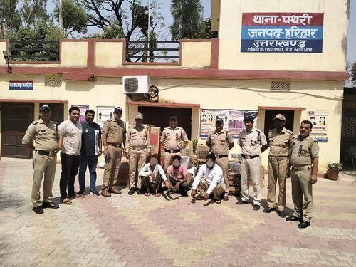 Pathri police suddenly knocked on an illegally running firecracker factory, and 03 experts were arrested without a degree
