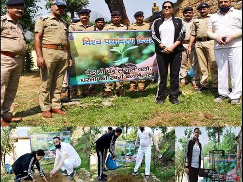 Chamoli Police planted trees on the occasion of World Environment Day
