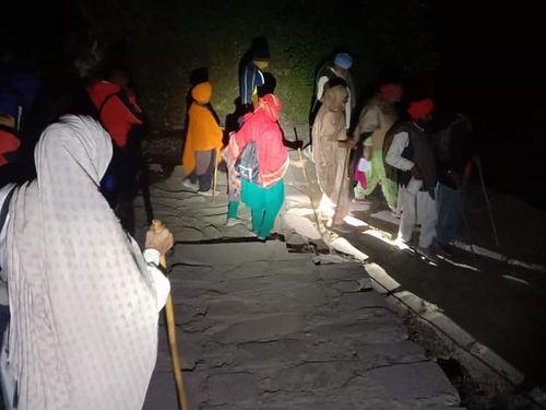 Friend police guide devotees even in darkness