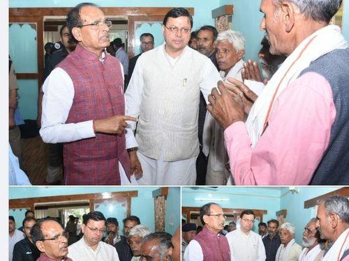 CM Dhami and Madhya Pradesh CM Shivraj Singh Chouhan console the families of those killed in the accident.