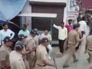 Haridwar police took out a flag march in the Jwalapur area