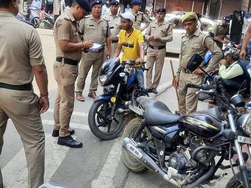 Challan action taken against the vehicles parked in no parking and the shopkeepers spreading encroachment