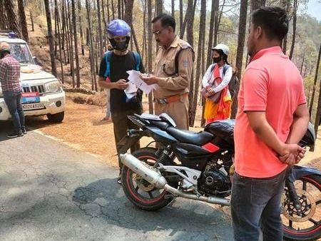 The action of the Bageshwar police continues against those who violate traffic rules